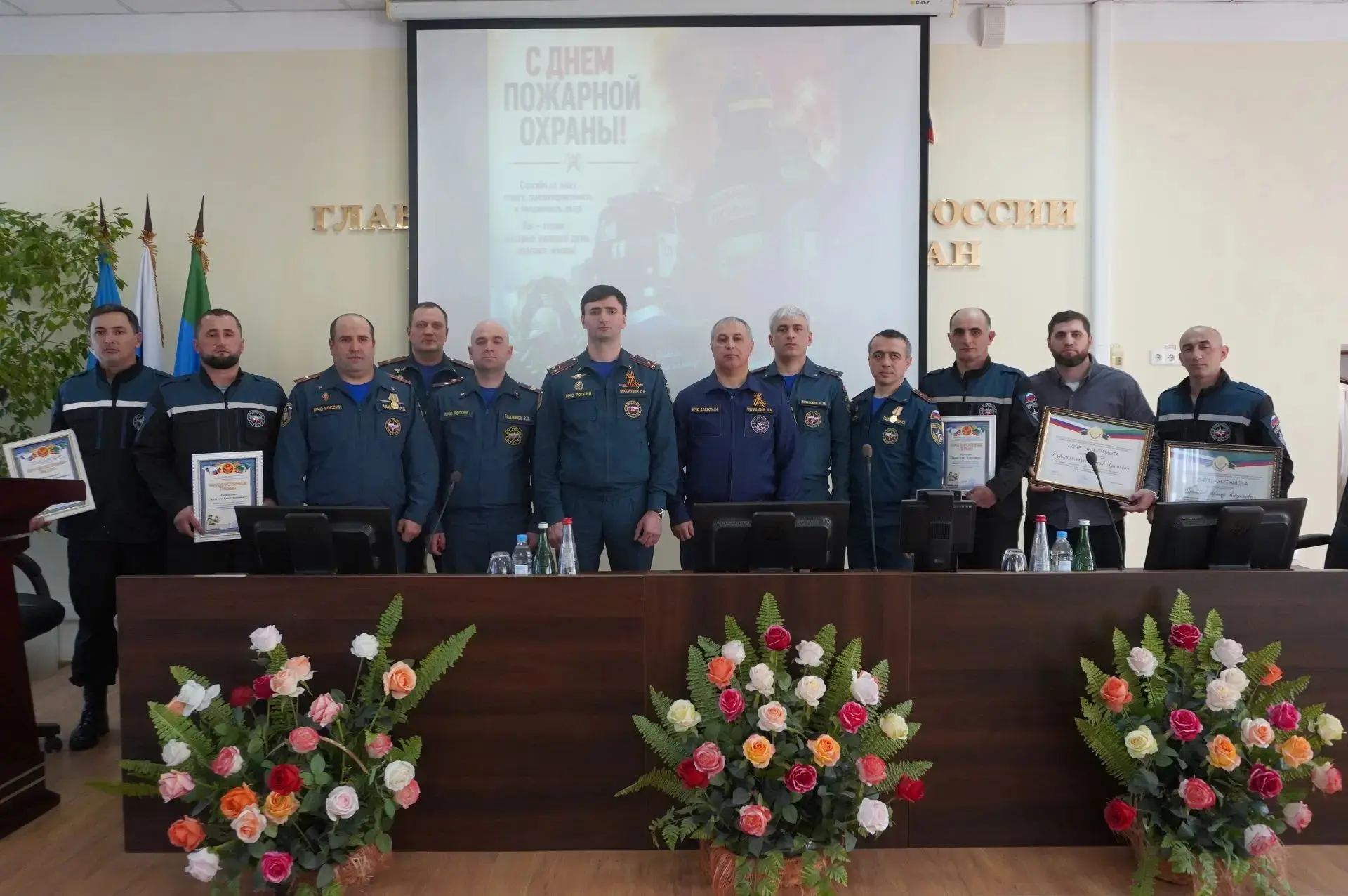 🎗В МЧС Дагестана состоялось торжественное мероприятие ко Дню пожарной охраны   Открывая праздничное 