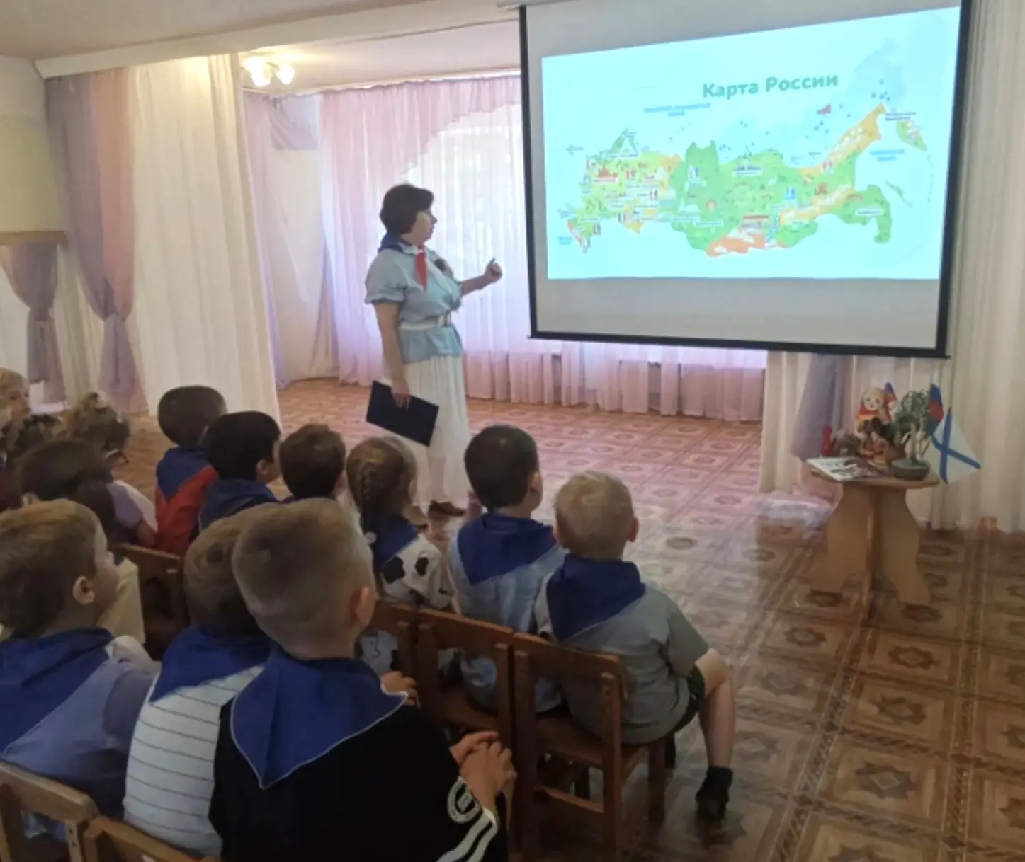 В преддверии государственного праздника "День независимости России" в дошкольном отделении 2 прошло 