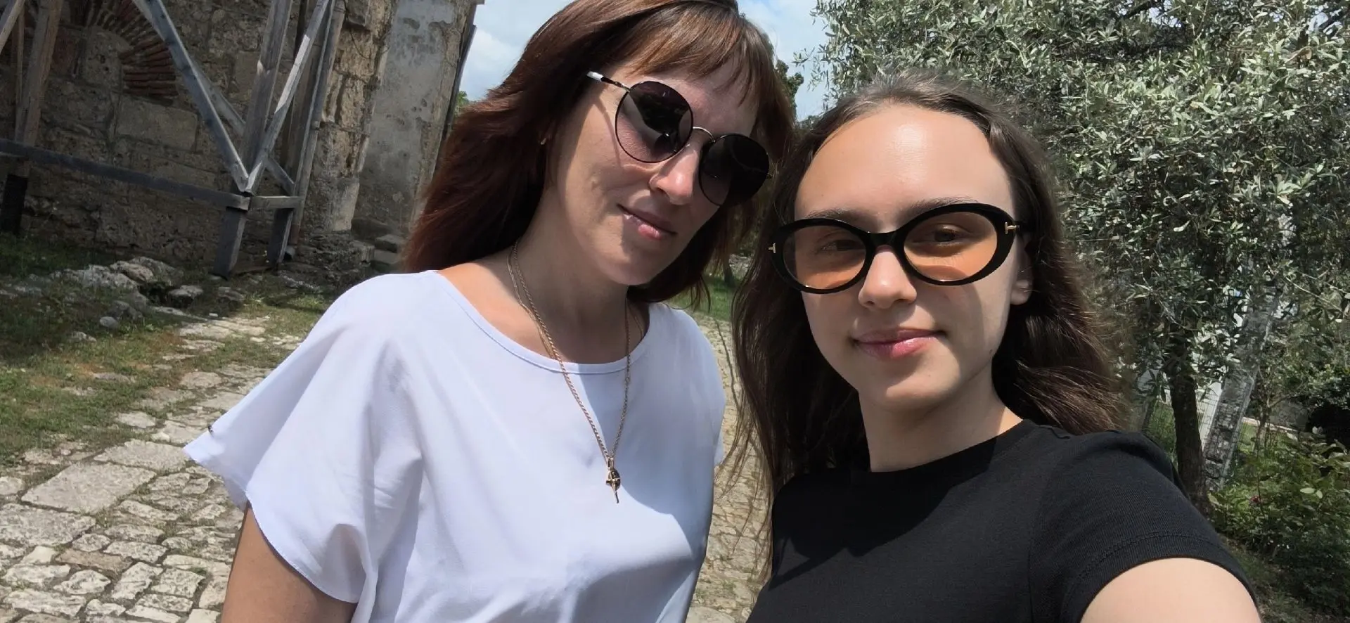 ЛЕТО В АБХАЗИИ

🌼К нашей школьной акции "Как я провожу  лето" присоединяется✨️ семья Лопатиных: Тат