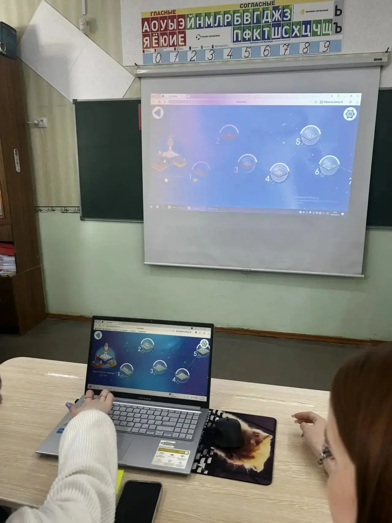 🧑‍🎓👩‍🎓В минувшую среду наши старшеклассники посетили МАОУ «СОШ N7», где в тот день кипела настоящая 