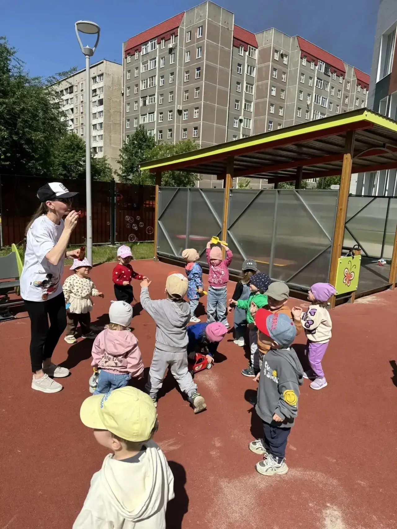 Наши маленькие солнышки из групп «Астры» и «Ландыши» весело проводят время в детском саду! 👶🏼🧒🏼�