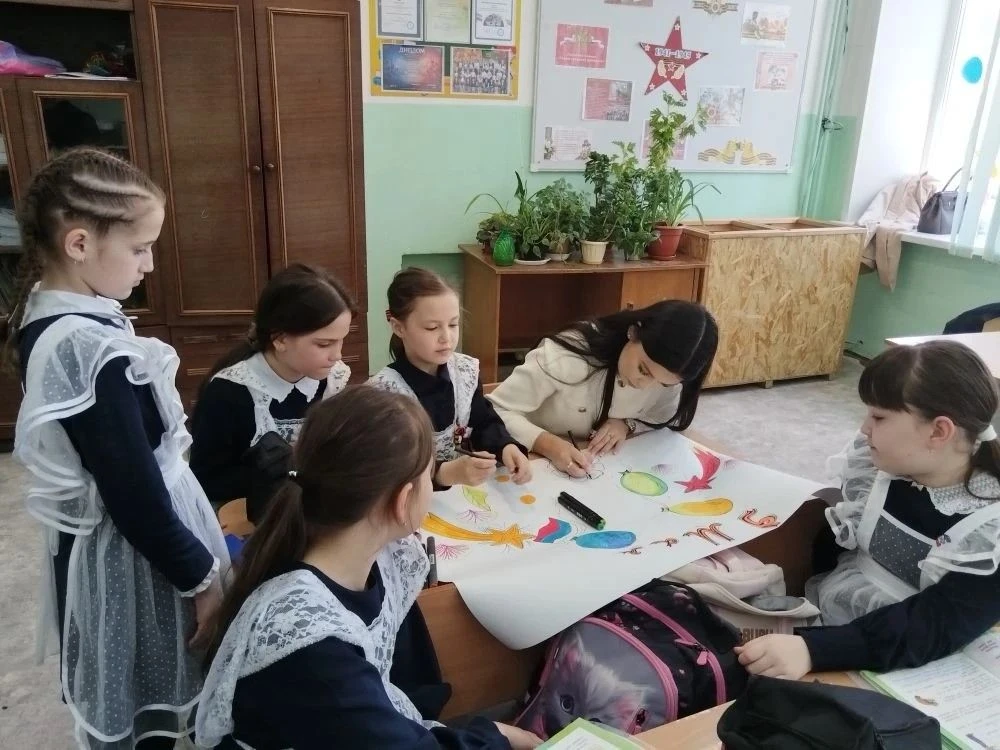 🧵🎖️ Подарок с теплом и благодарностью Во 2 корпусе на уроках труда под руководством Живойкиной Е. В.