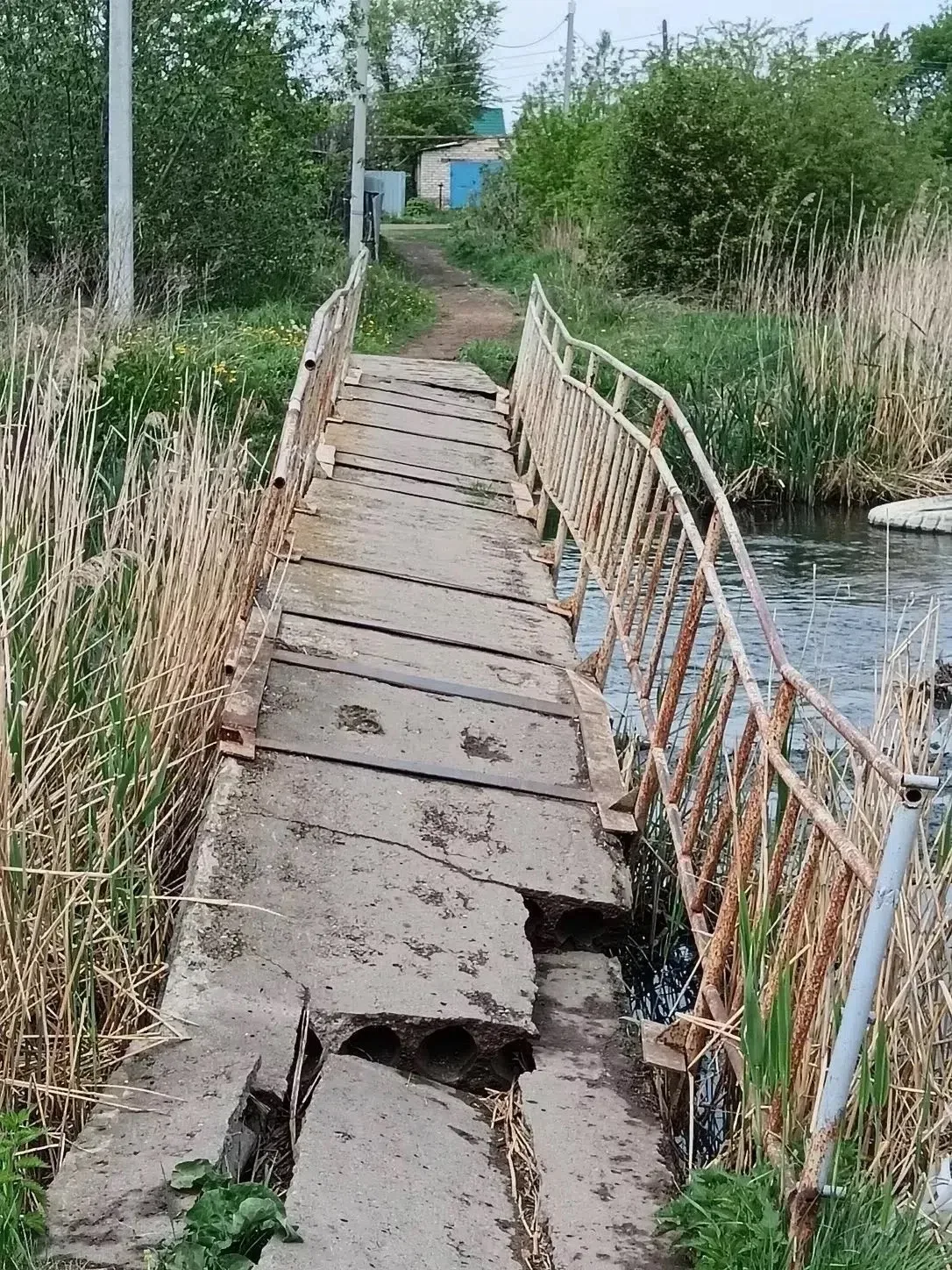 👏🏻В Копейске взялись за аварийный мост.

Мост через речку Чумляк, который связывает две части села