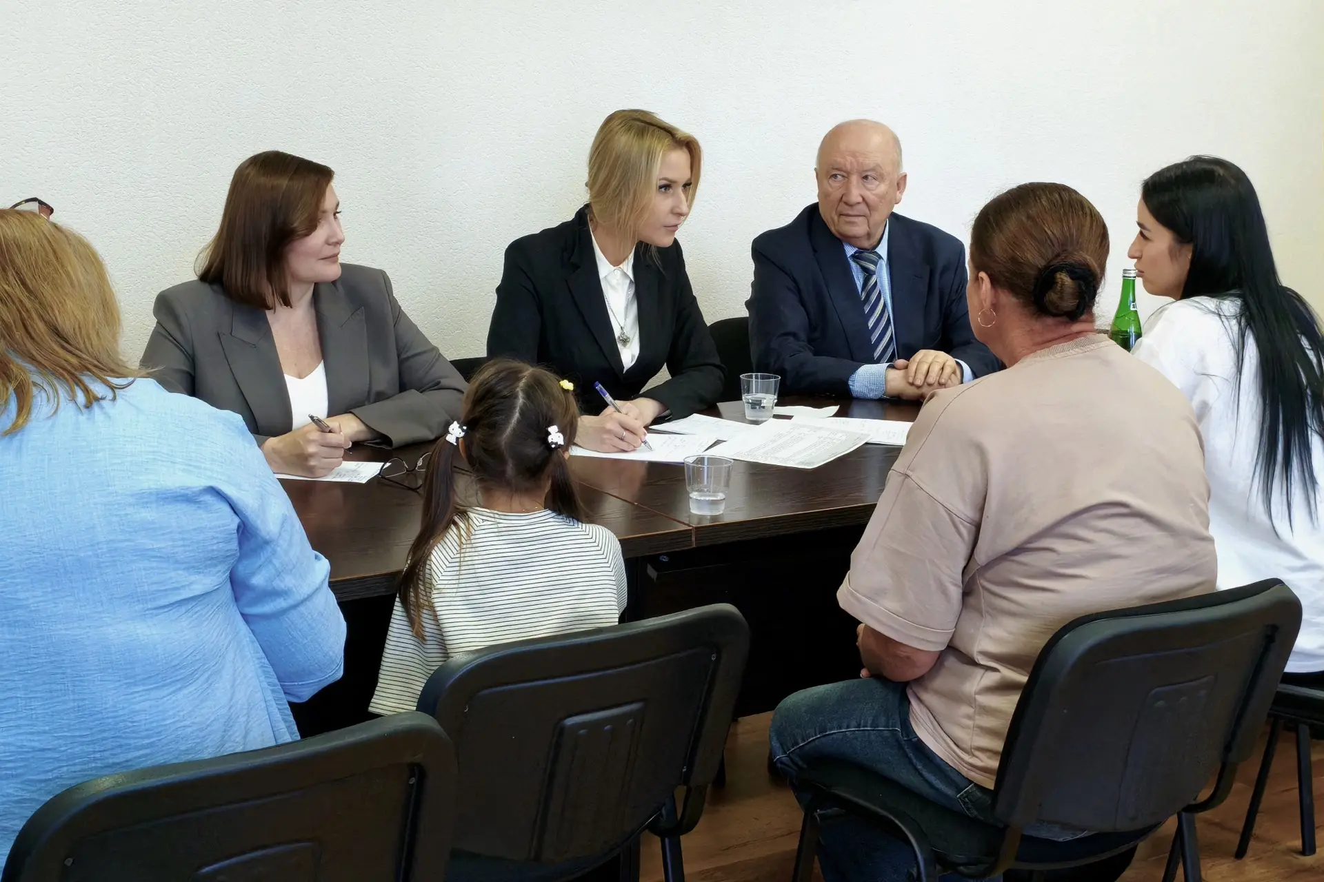 Личный приём граждан в Ростовской области  Первой была бабушка — дочь Героя, погибшего в годы Велико