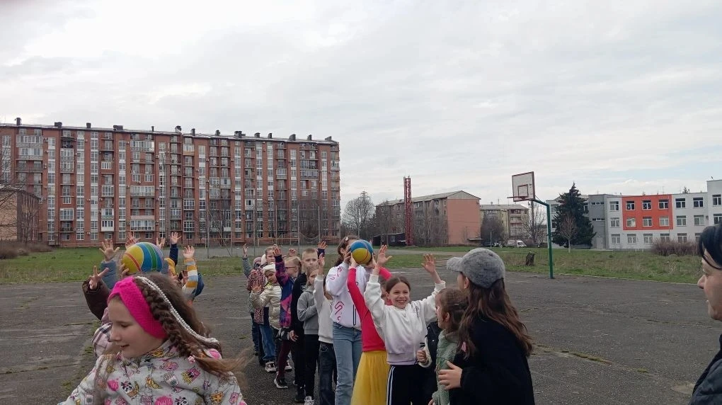 🎉 Второй день в пришкольном оздоровительном лагере "Ирбис" прошёл очень интересно. Ребята рисовали ,