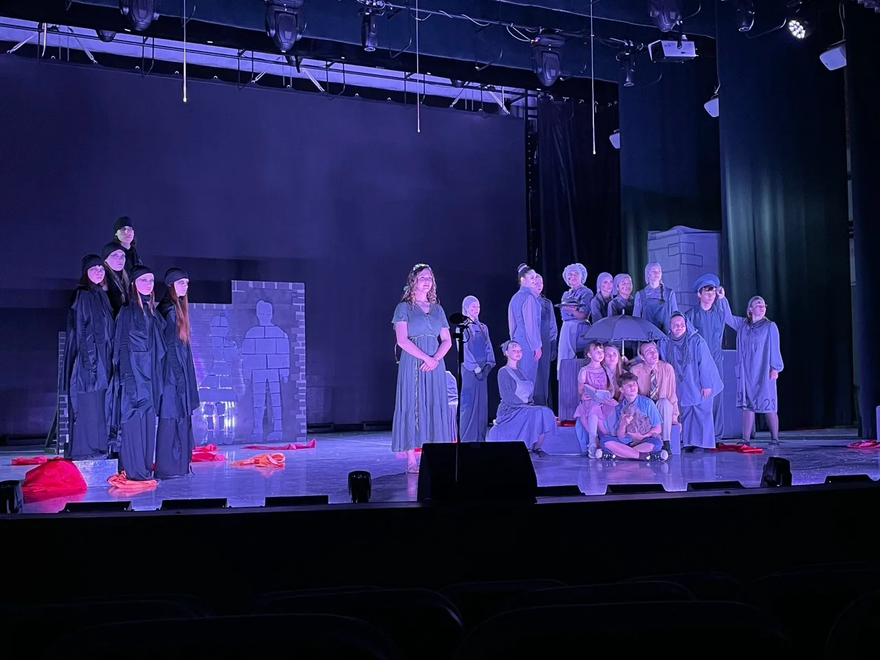 ОДИН ДЕНЬ С ТЕАТРОМ 🎭   Театральная студия «Шум за сценой» большим коллективом приняла участие в Меж