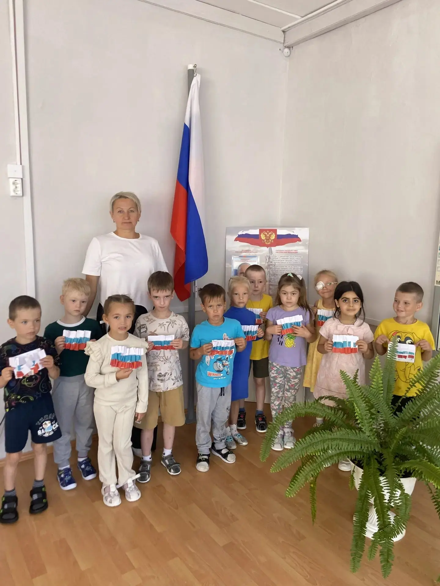Фотоакция "Под флагом России живу и расту"🇷🇺