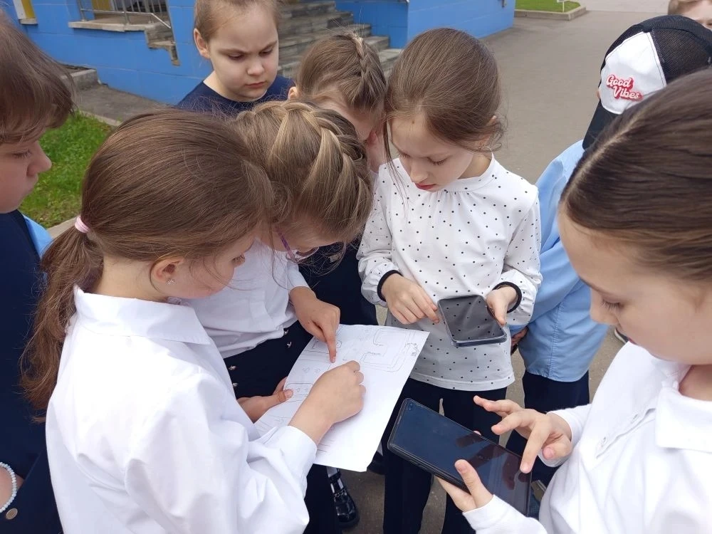 Учимся ориентироваться как настоящие герои! 🧭🗺️  Сегодня наши «Юные Талалихинцы» из 2 «В» класса ста