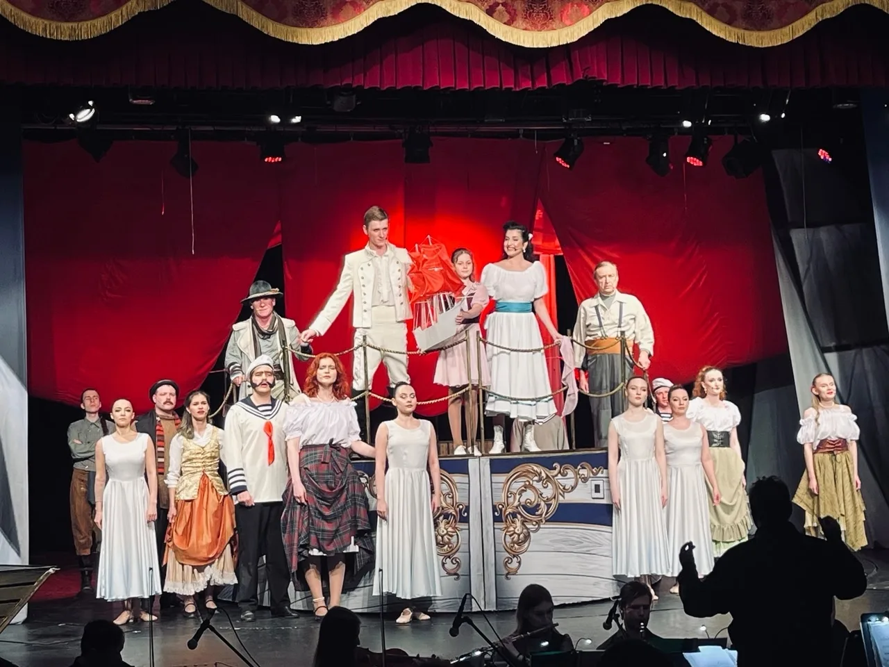 Наши гимназисты — в мире «Алых парусов»! ✨🎭  Сегодня ученики 8А и 8Б класса совершили настоящее путе
