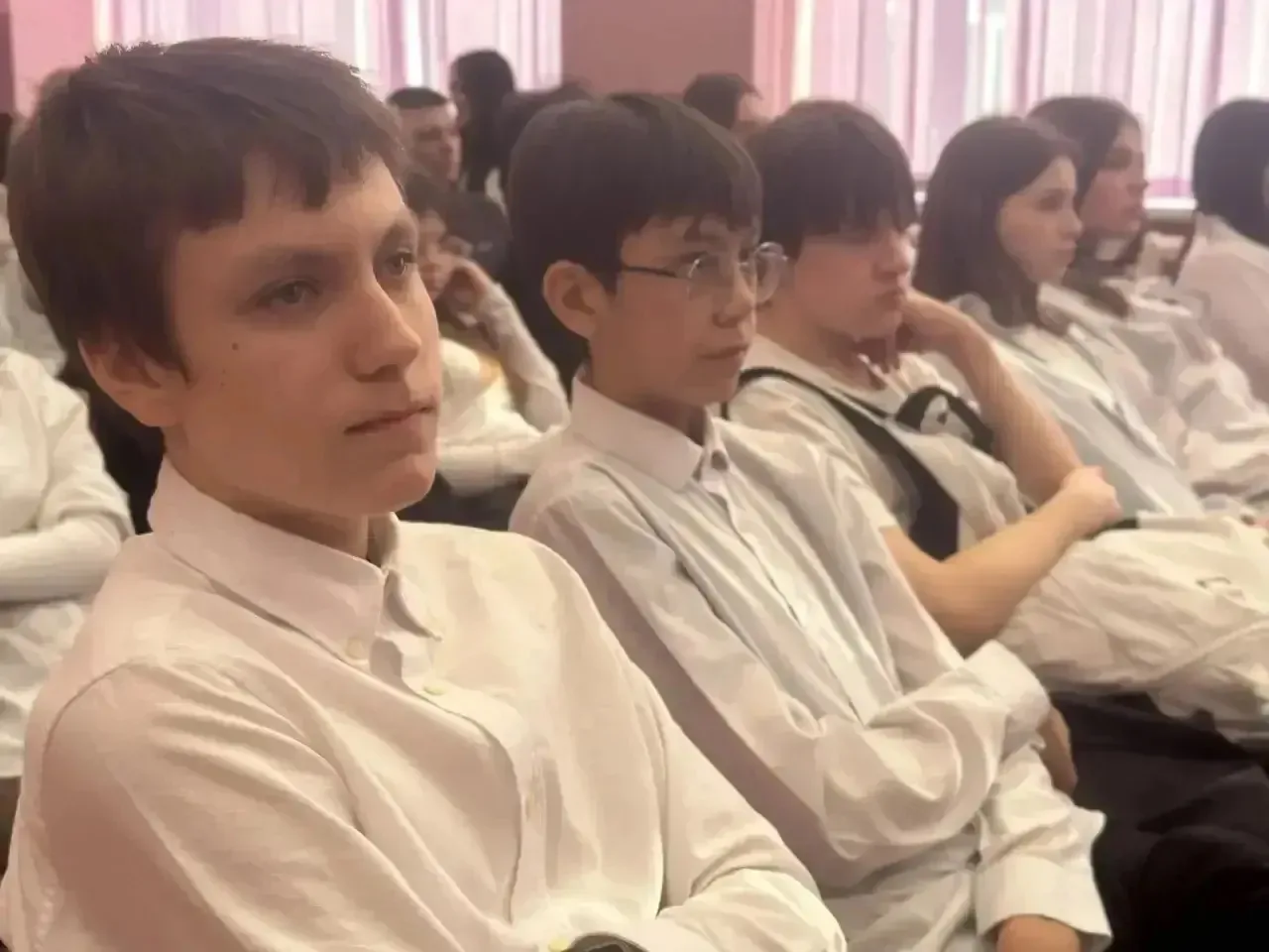Служба Отечеству 🇷🇺 С чего начать?   В нашей школе прошла встреча с сотрудником военного комиссариат