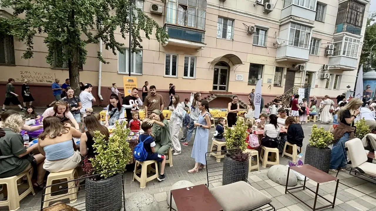 🤩 Краснодарский Арбат снова наполнился творчеством и хорошим настроением. 

🎉 Вчера состоялся очер