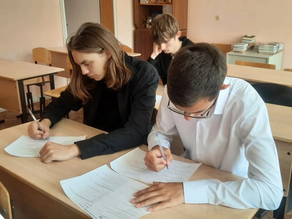 Учащиеся 11 класса нашей школы приняли участие во Всероссийском агродиктанте — федеральной акции по 