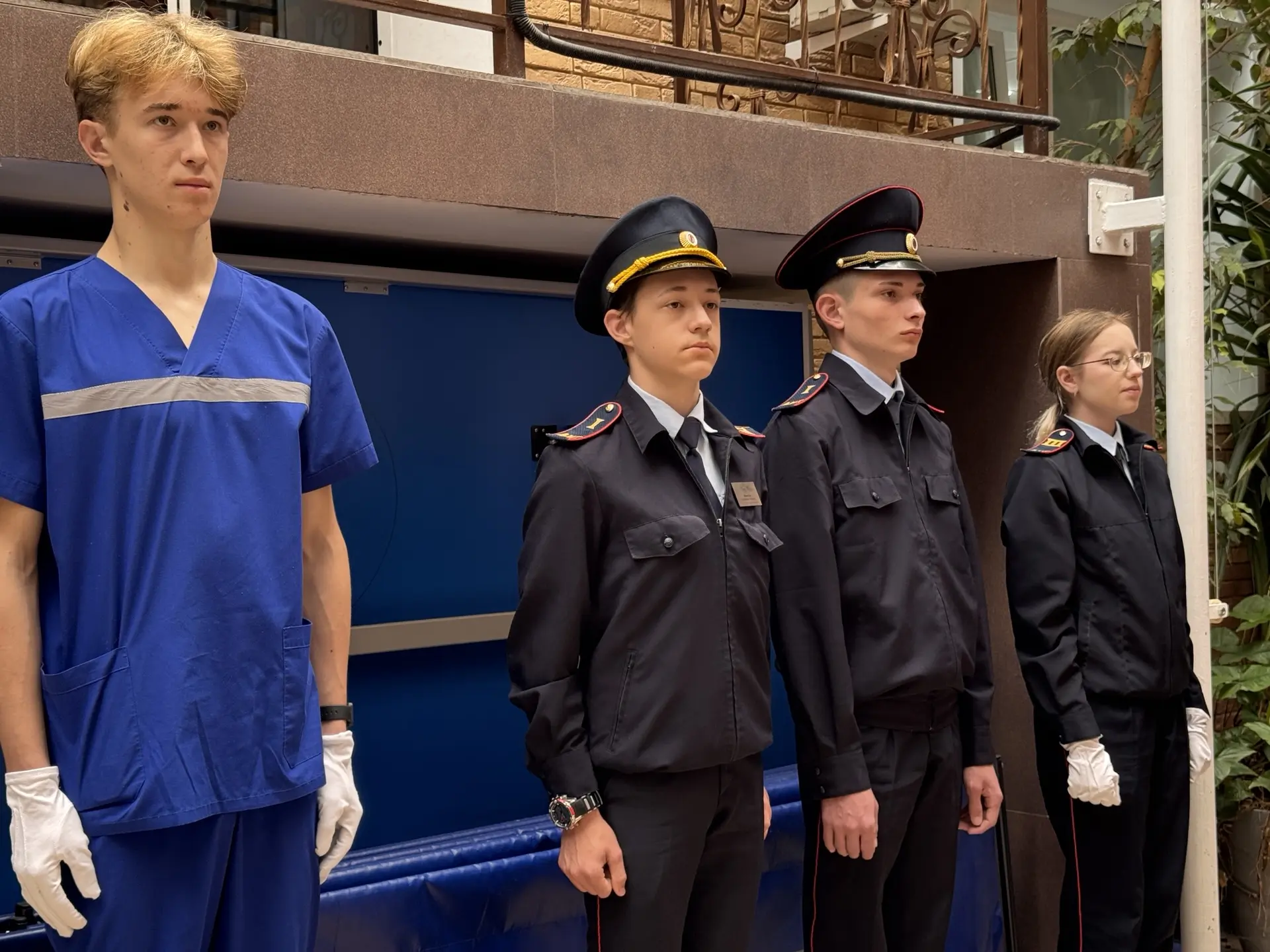 ✨Началась новая учебная неделя в Анапском индустриальном техникуме.  Почетное право поднять флаги се
