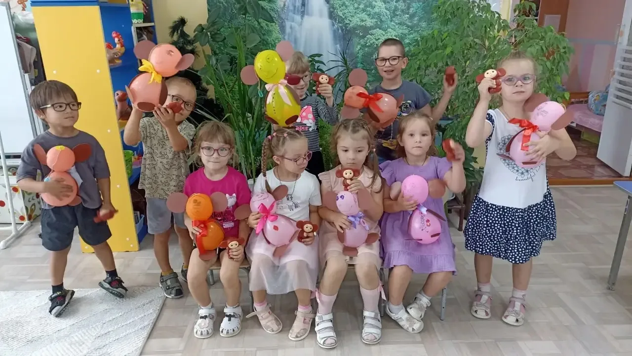 Сегодня в средней группе прошёл настоящий праздник — День Рождения Чебурашки! Ребята по...