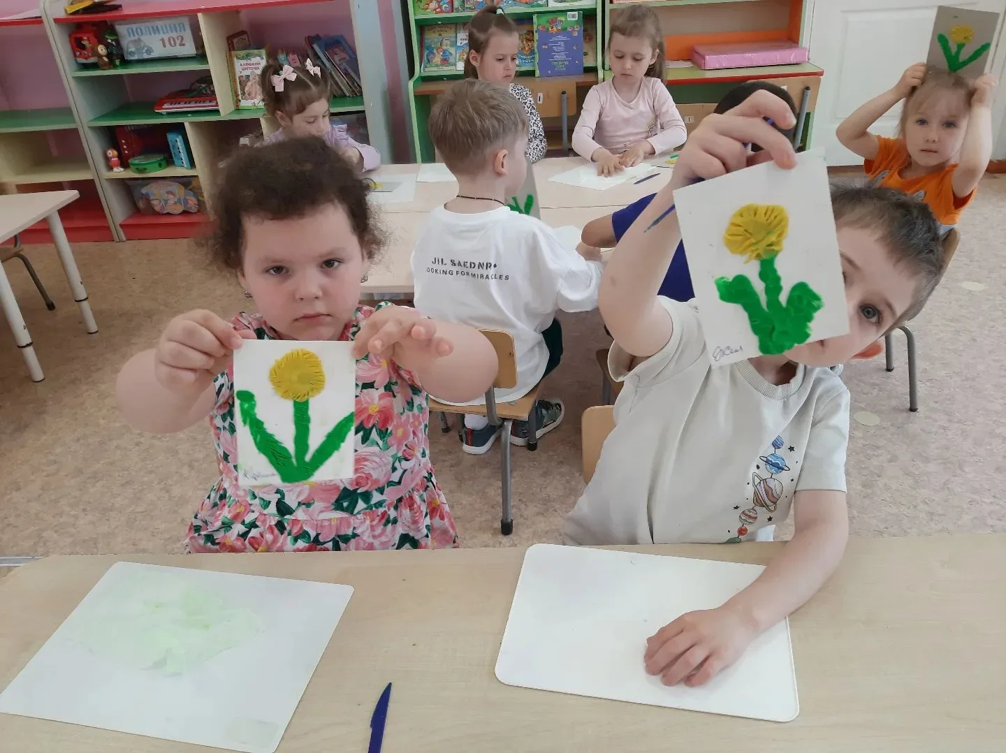 Одуванчики-прекрасные  цветы, украшение весны, радость взрослых и детей. То как маленьк...