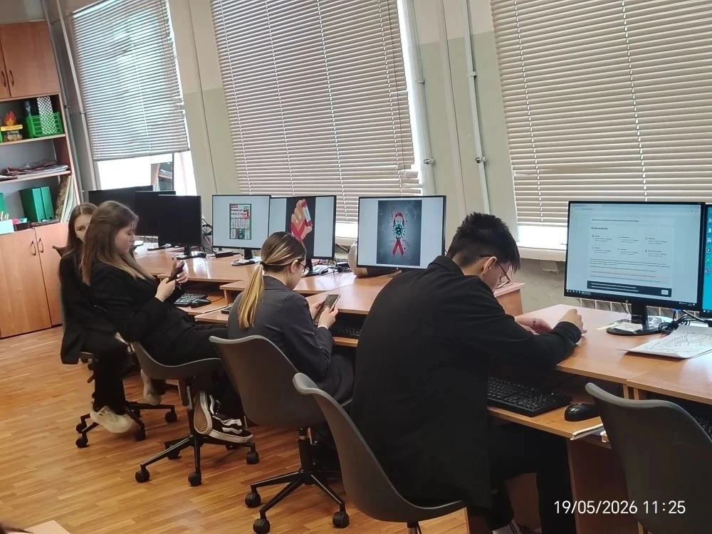 Учащиеся 10 класса МБОУ «СОШ п. Синегорье» приняли участие в акции «СТОПВИЧСПИД» и прошли тематическ