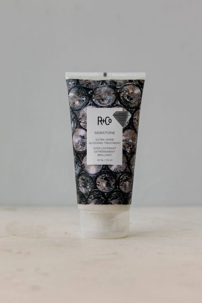 Пару недель назад удивилась роскошной находке для волос R+Co GEMSTONE Ultra Shine Gloss...
