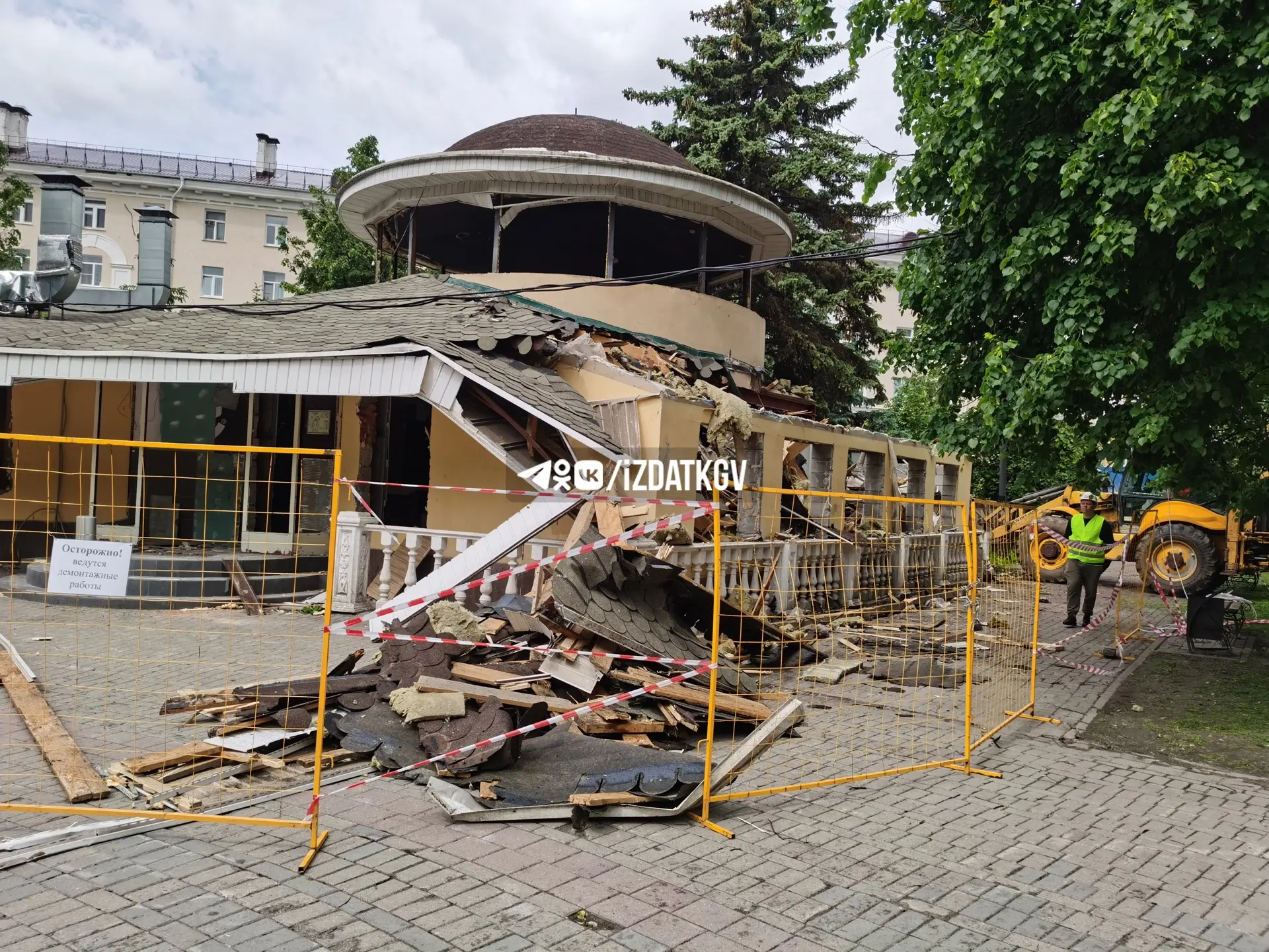 🚧 Начался снос кафе «Бургер Кинг» на Театралке в Калуге  Ранее «КГВ» сообщали, что в апреле точка ре