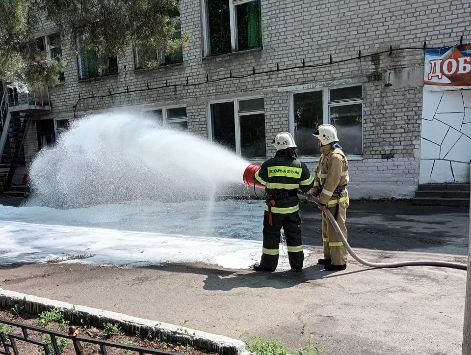 28.07.2026 года пожарные ПСЧ-63 мкр.Краснолесный г.Воронежа ОПС ВО ГПС провели противопожарное занят