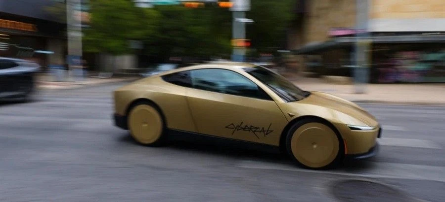 Tesla вывела на улицы Остина беспилотные такси Cybercab — двухместные авто без руля и п...