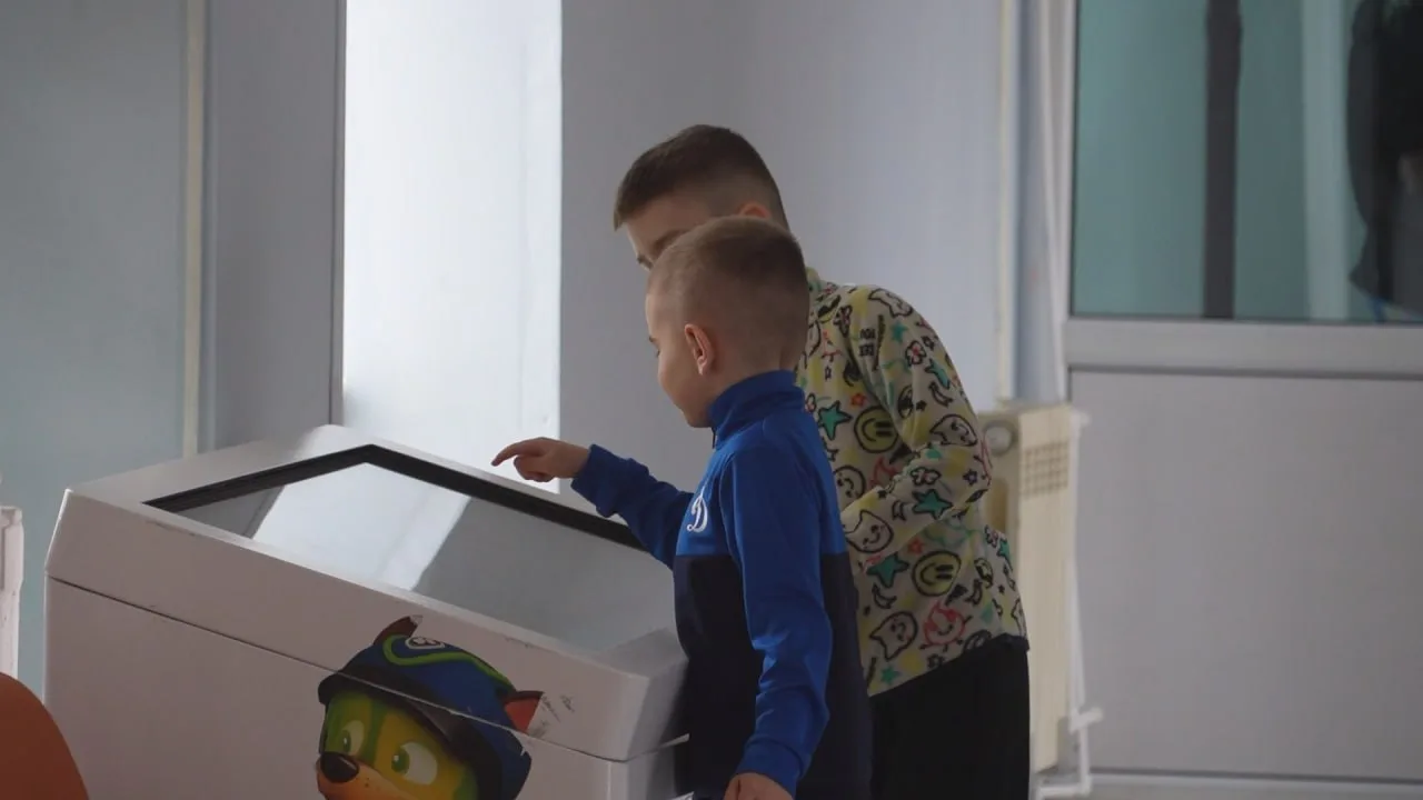 🫂Минус куртка, плюс комфорт: как переход в детской поликлинике облегчил жизнь камчатским родителям  