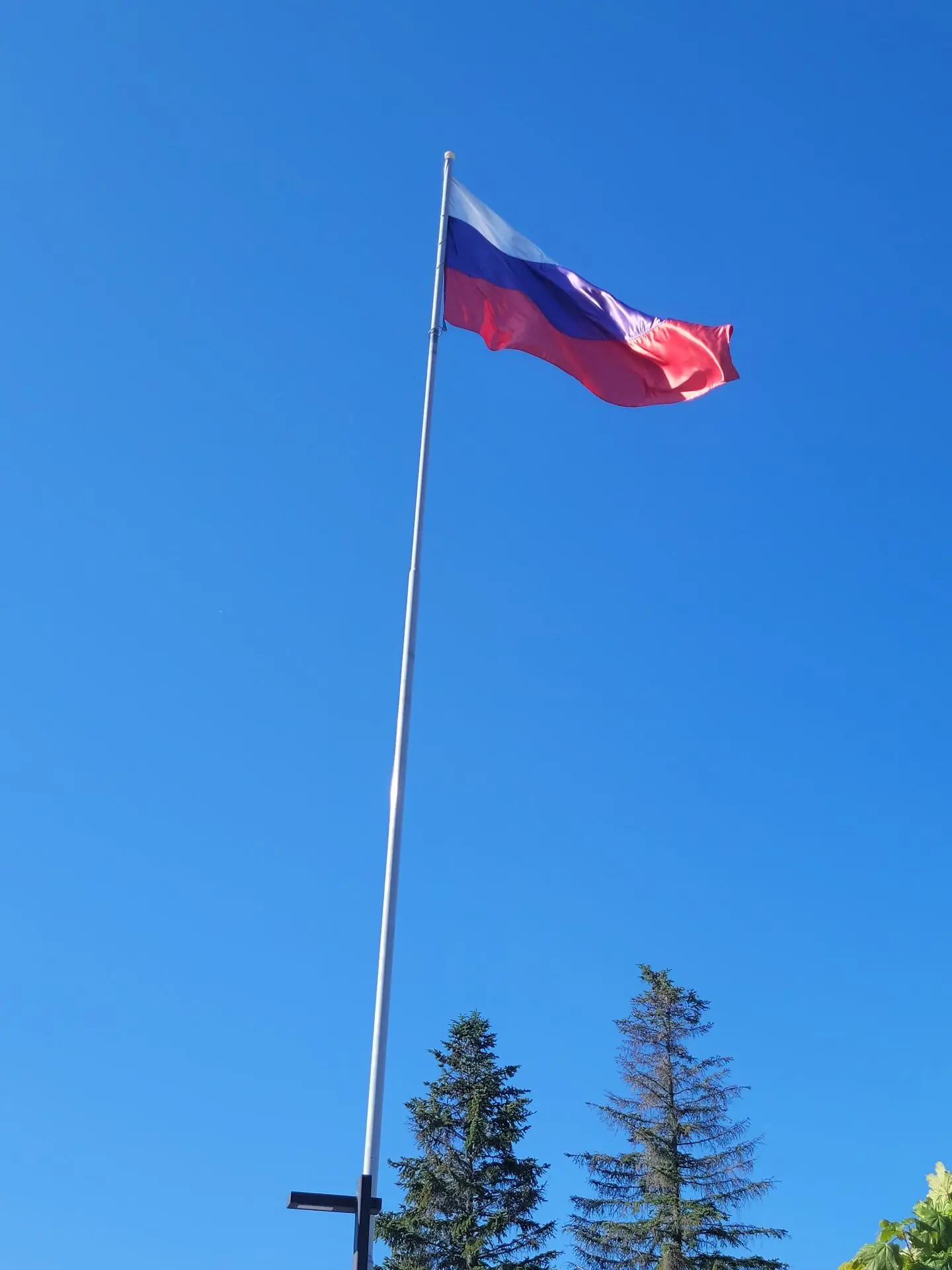 В Курганинске состоялась торжественная церемония поднятия Государственного флага Россий...