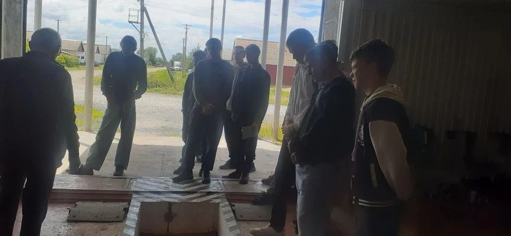Профориентационная экскурсия на СТО: студенты группы МР-21 оценили реальные условия работы