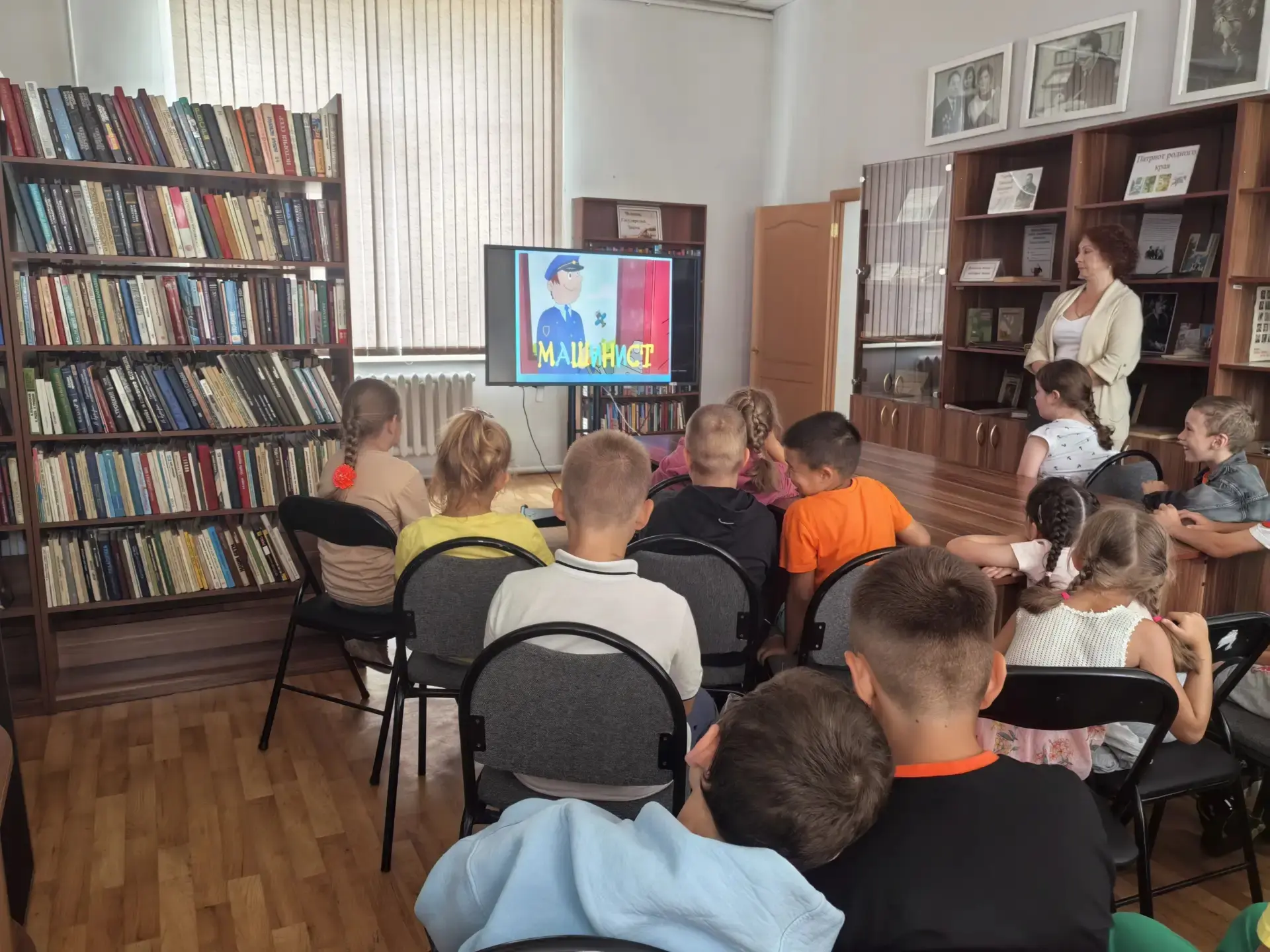 Отряд "Пчелки" посетили библиотеку имени Родичева, где отправились в увлекательное путешествие в мир