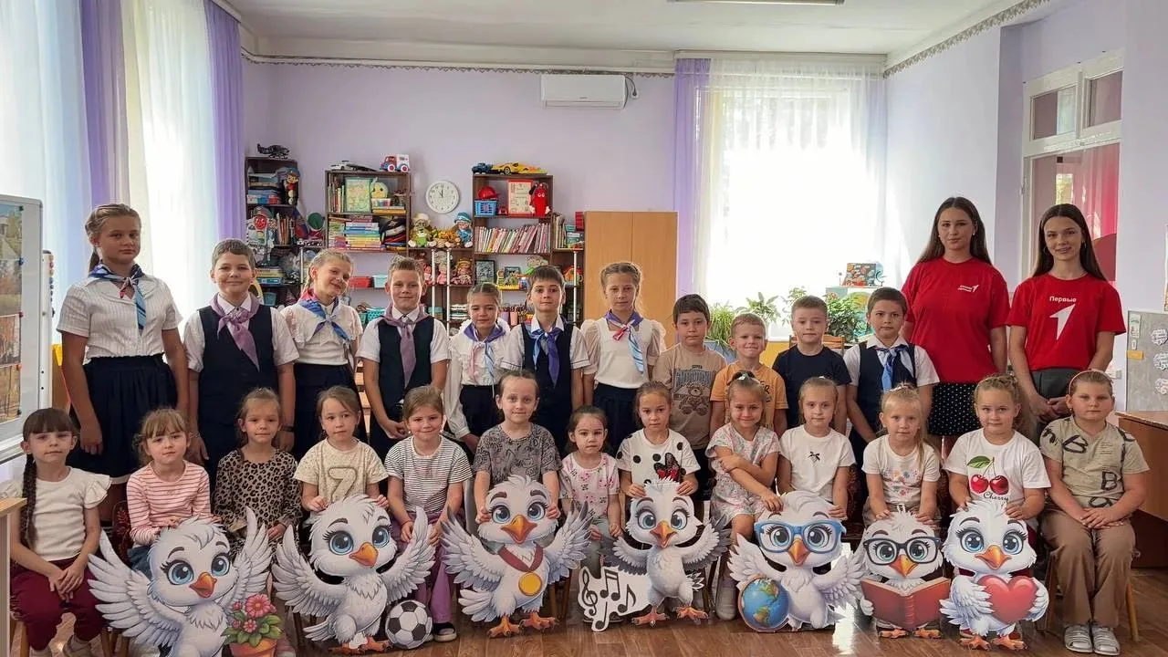 Учащиеся 4 б класса, МБОУ СОШ 6 г. Ипатово посетили детский сад "Огонёк".  Ребята расск...
