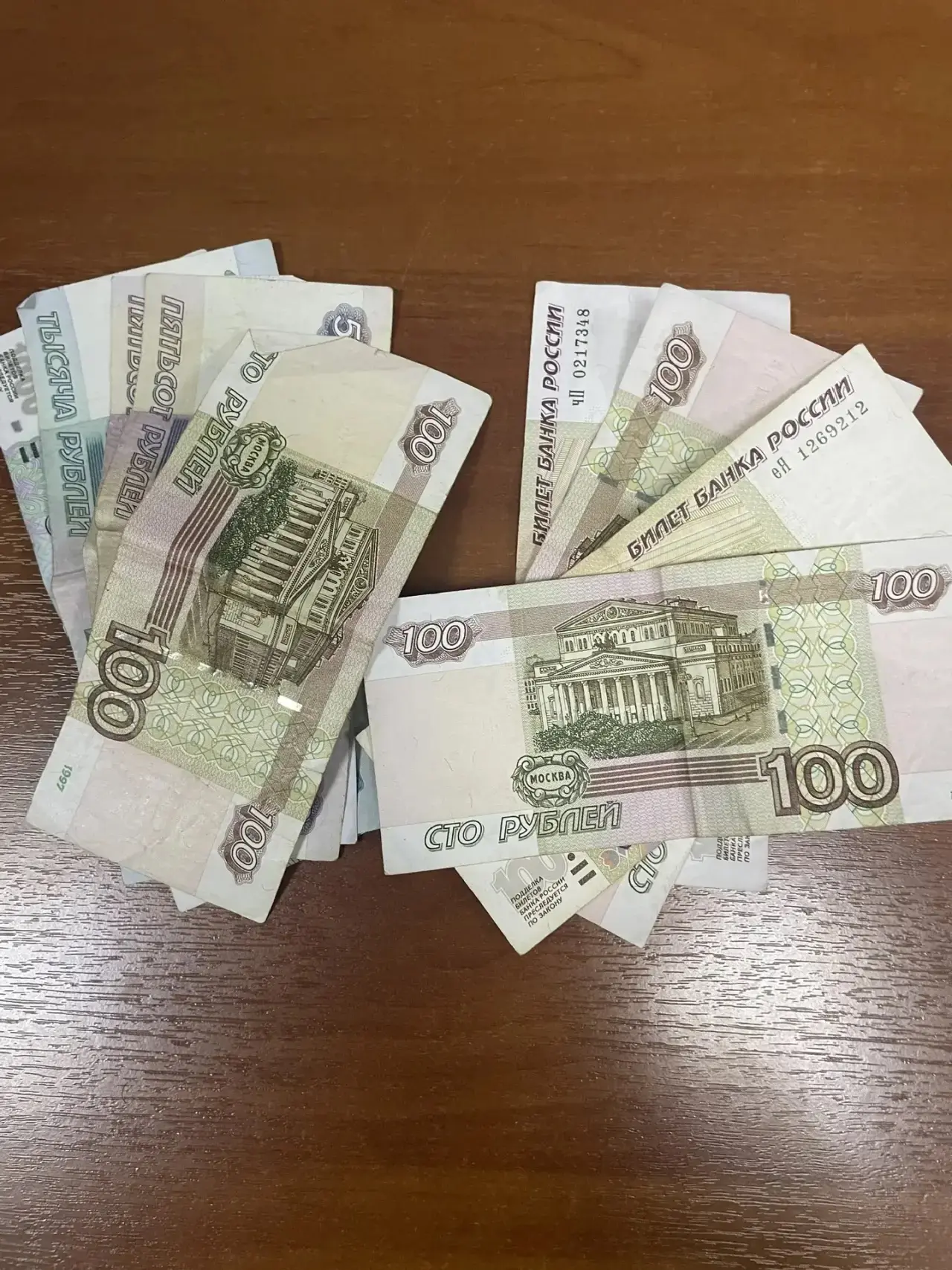 Работа после шести: треть россиян перерабатывает — и половина бесплатно.

Больше трети сотрудников в