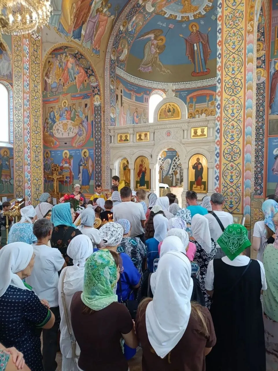 Как мы там в Крыму.

Часть 2. Электричество.

Электричество в Крыму есть, несмотря на нанесенный уще