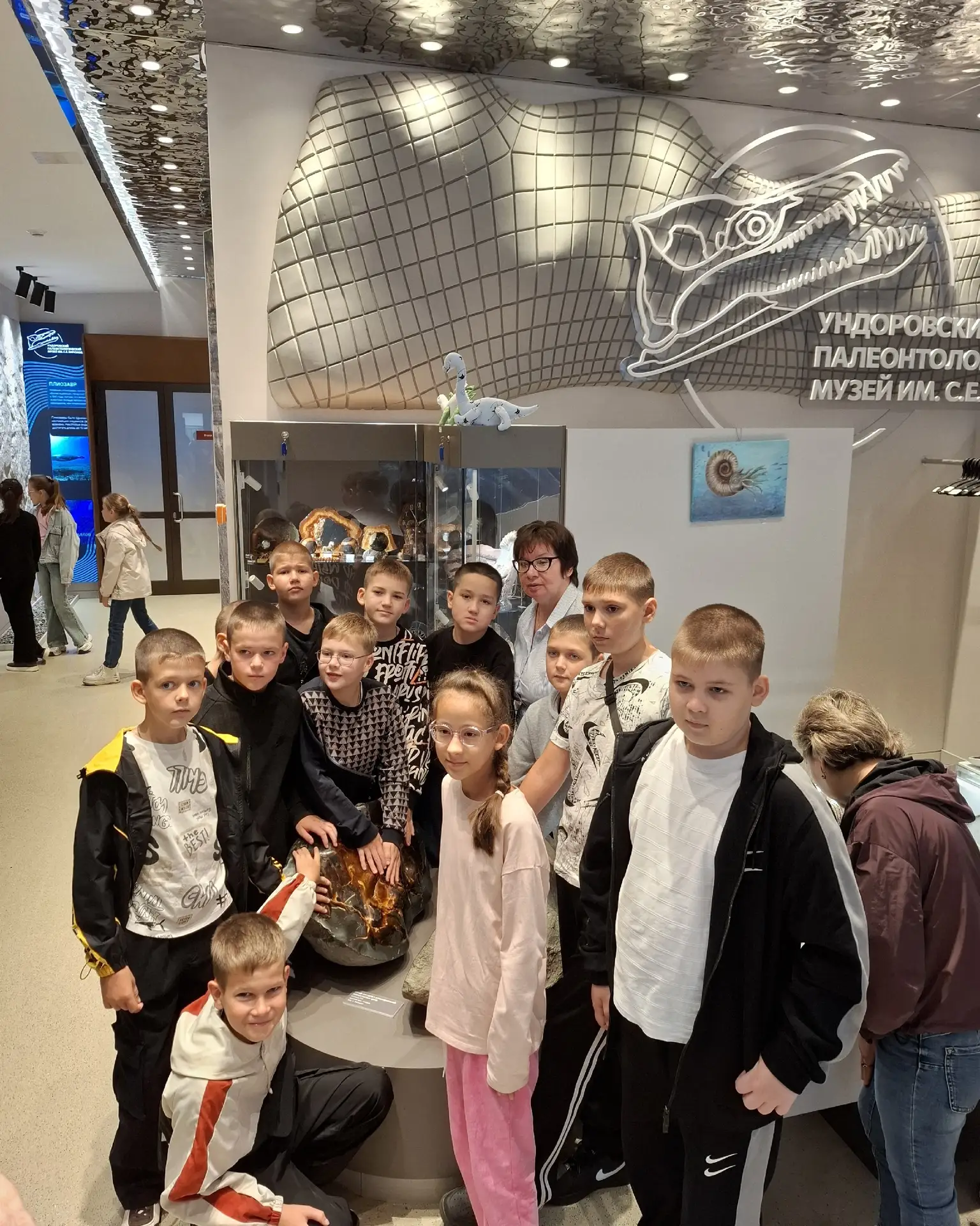 🦴 ДИНОЗАВРЫ НЕ УЙДУТ НИКУДА: музей в Ундорах ждёт вас даже после каникул!