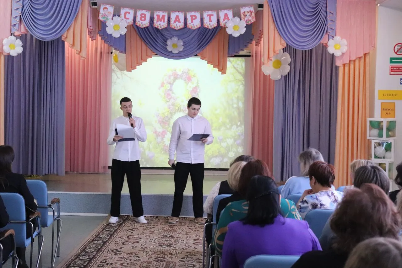 Улыбки, цветы и звуки весны 🎉🌸 В нашей школе прошел потрясающий весенний концерт, посвященный самому