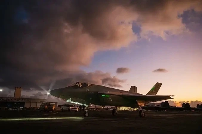 ⚡️КСИР Ирана сообщил об уничтожении трех F-35

Иранские вооруженные силы атаковали баллистическими р