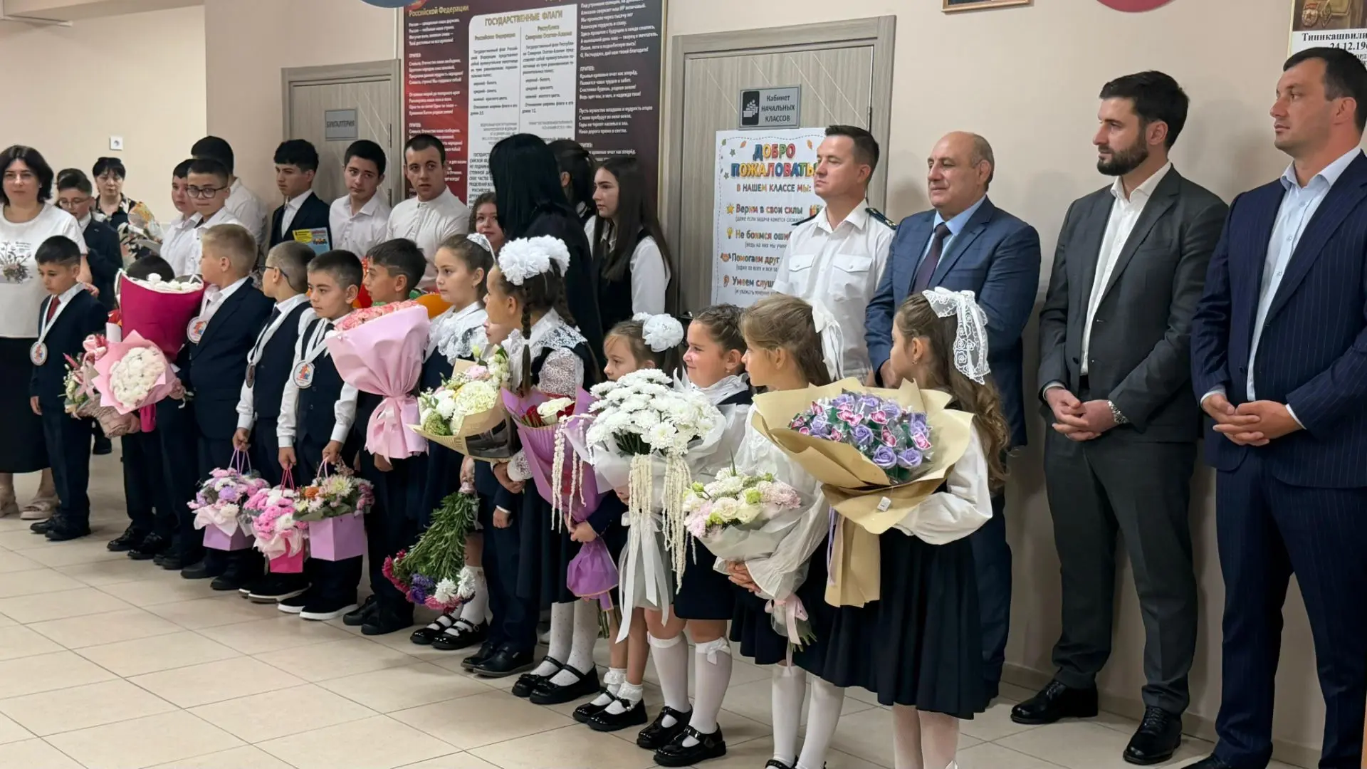 Олег Атаров принял участие в торжественной линейке в средней школе с. Балта