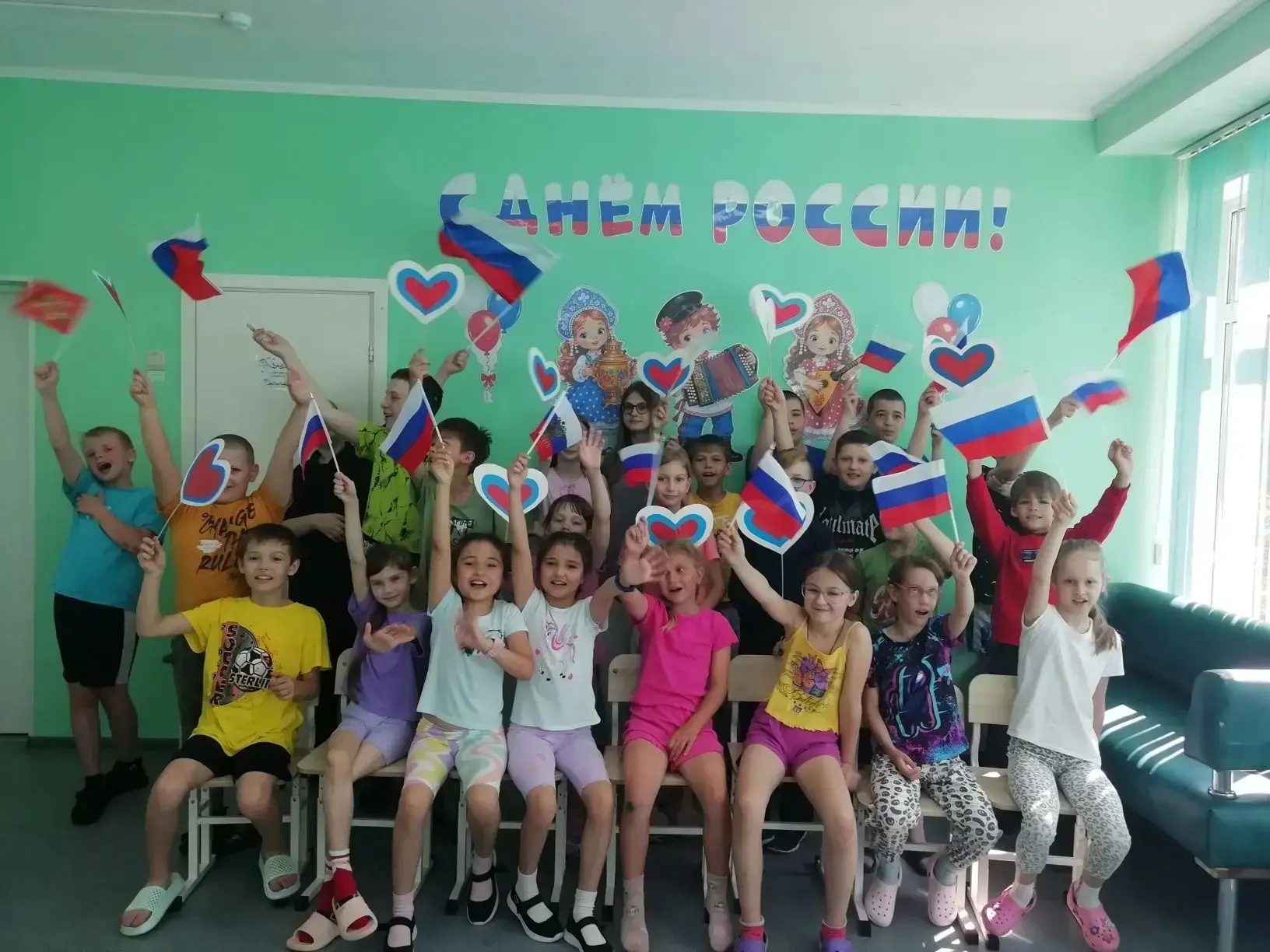 В преддверии Дня России: творчество, тепло и единство в «Искорке»! ✨

Совсем скоро наша страна будет