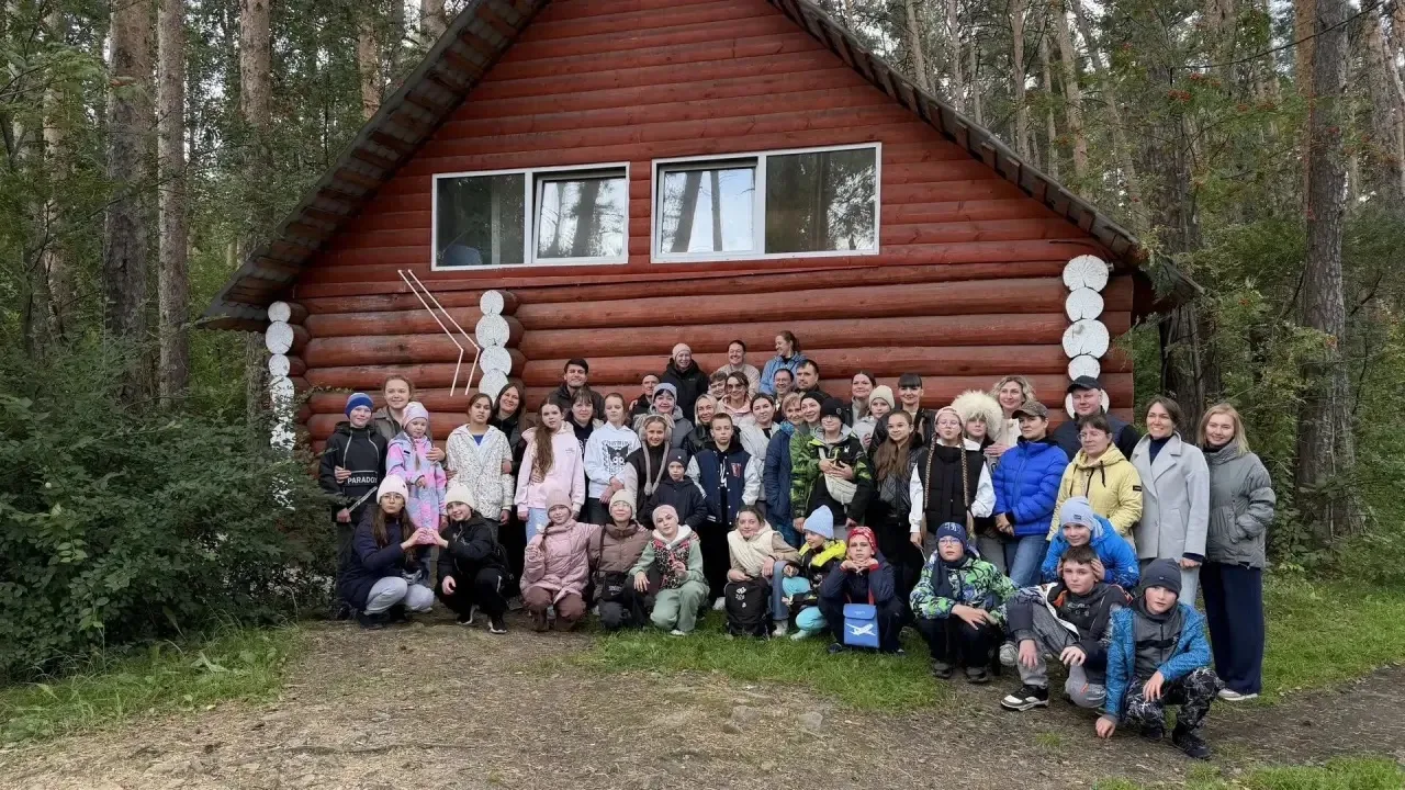 Сегодня 5 Б класс вместе с родителями и классным руководителем ЕЛЕНОЙ ЕВГЕНЬЕВНОЙ ДМИТР...