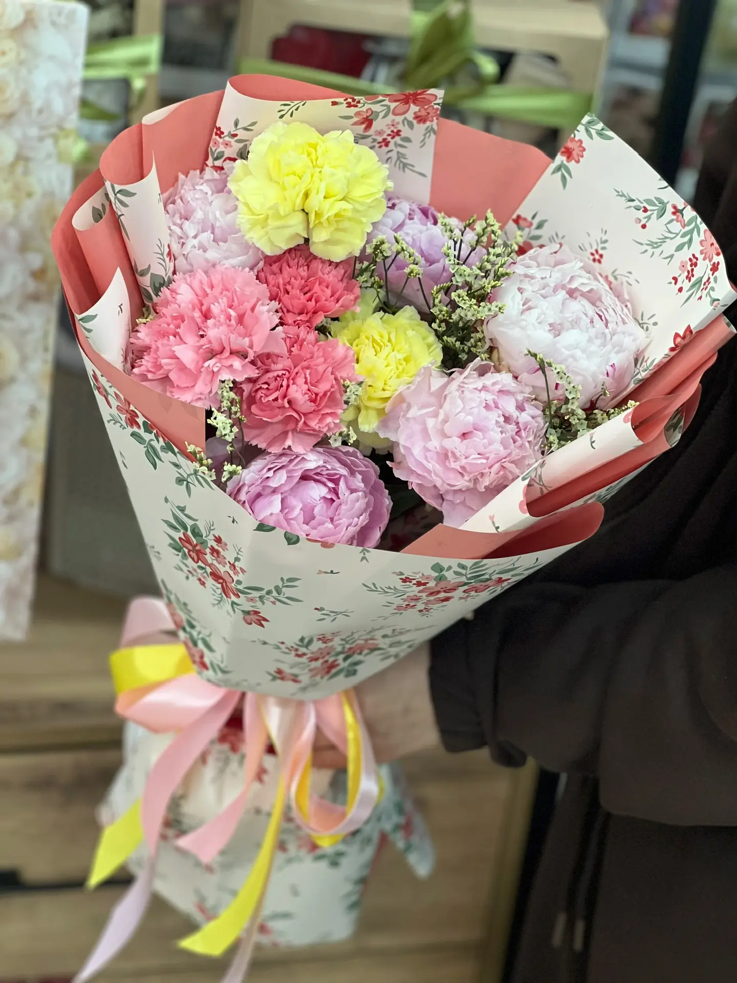 Готов ехать на доставку🌸

Заказать этот и другие букеты и композиции 👇
klumba-vitrina.ru

📞 Телеф