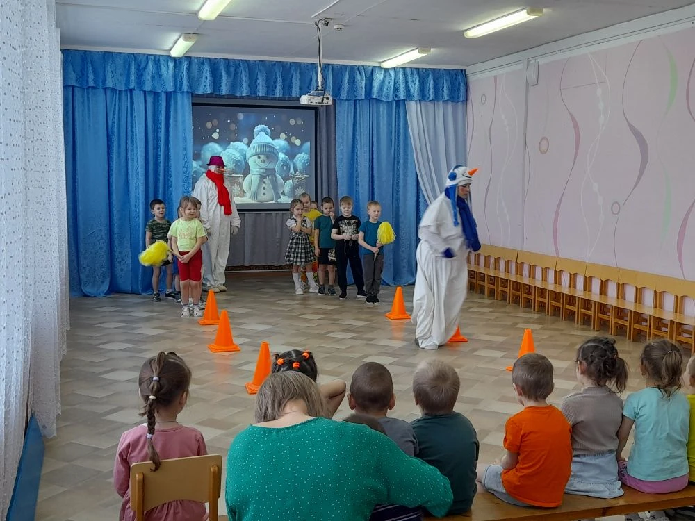⛄️"День рождения Снеговика" - так называлась игровая программа, которую провели для детей нашего дет