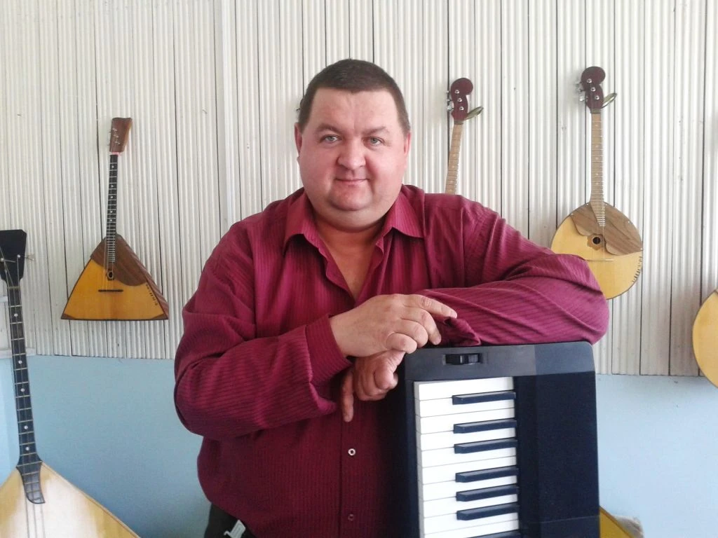 🥳Поздравляем с днем рождения Лебединского Виталия Анатольевича, преподавателя музыкального отделени