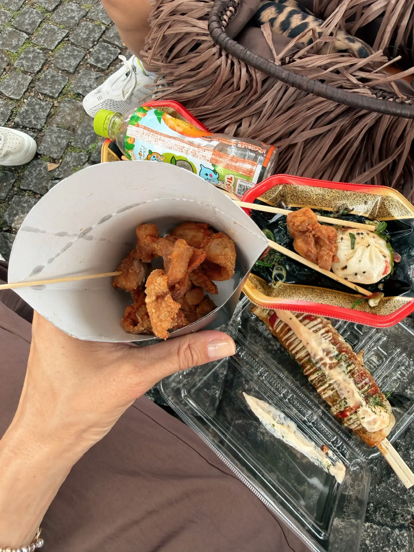 Курица в панировке всегда и везде вкусная. Если вы сомневаетесь и пока не готовы рисковать, то берит