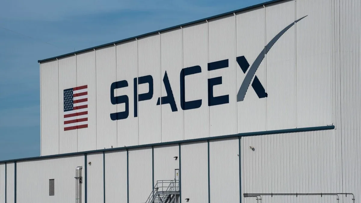 🔵 Илон Маск переименует SpaceXAI в SpaceXSI из-за указа Трампа