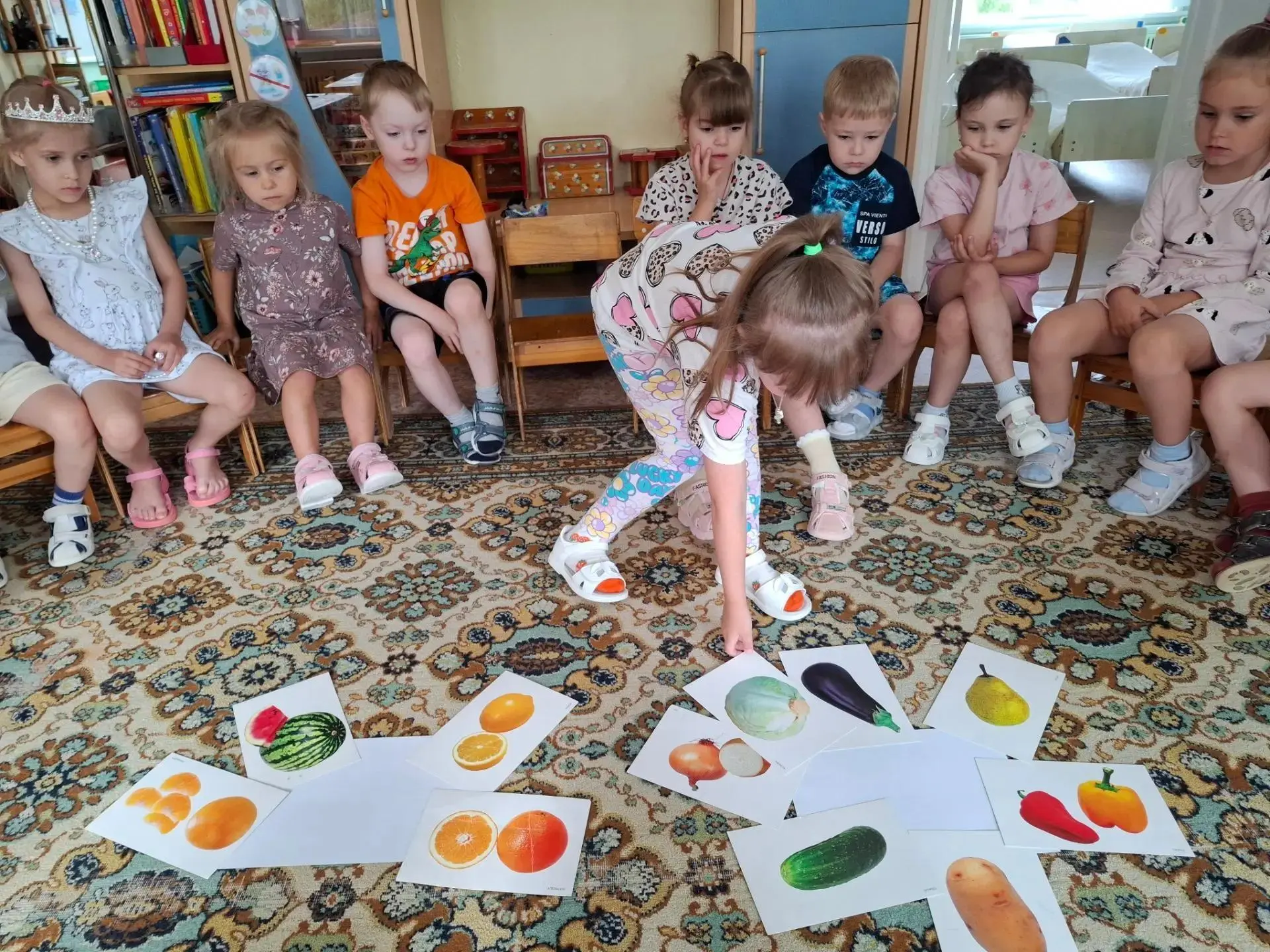 Ешьте овощи и фрукты-
Это лучшие продукты.
Вас спасут от всех болезней
Нет вкусней их и полезней!!!
