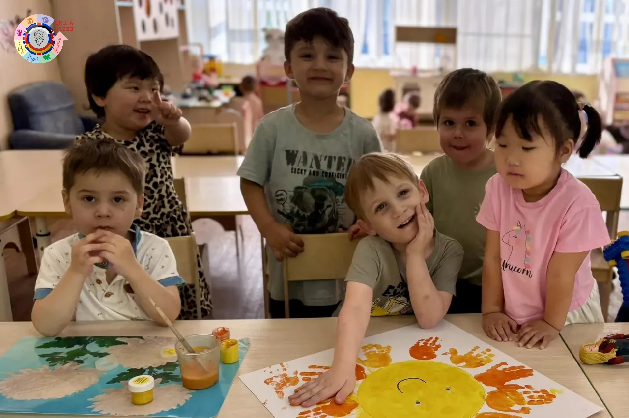 Дружба начинается с улыбки!

👥 В младшей дошкольной группе прошел теплый праздник – День друзей!

�
