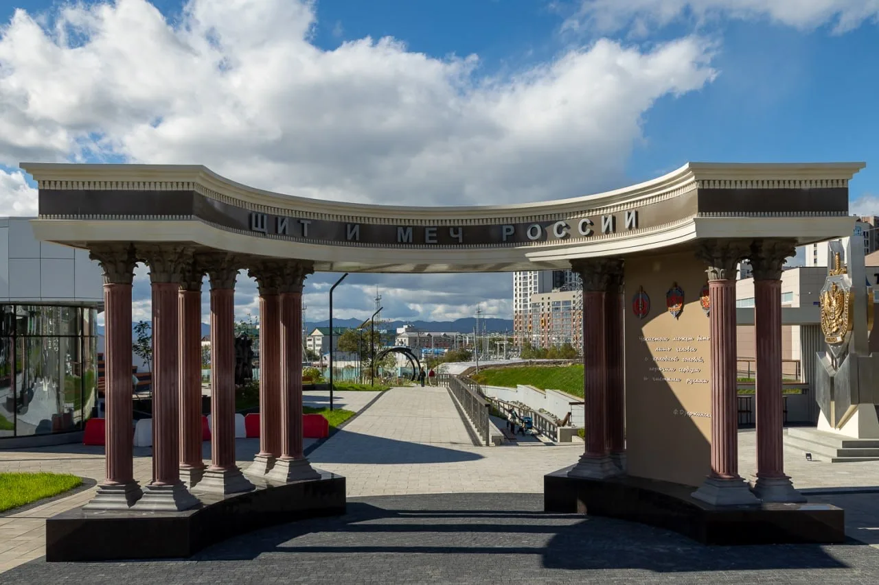 Наш сквер «Щит и меч России», который мы открыли в сентябре прошлого года на ул. Горько...