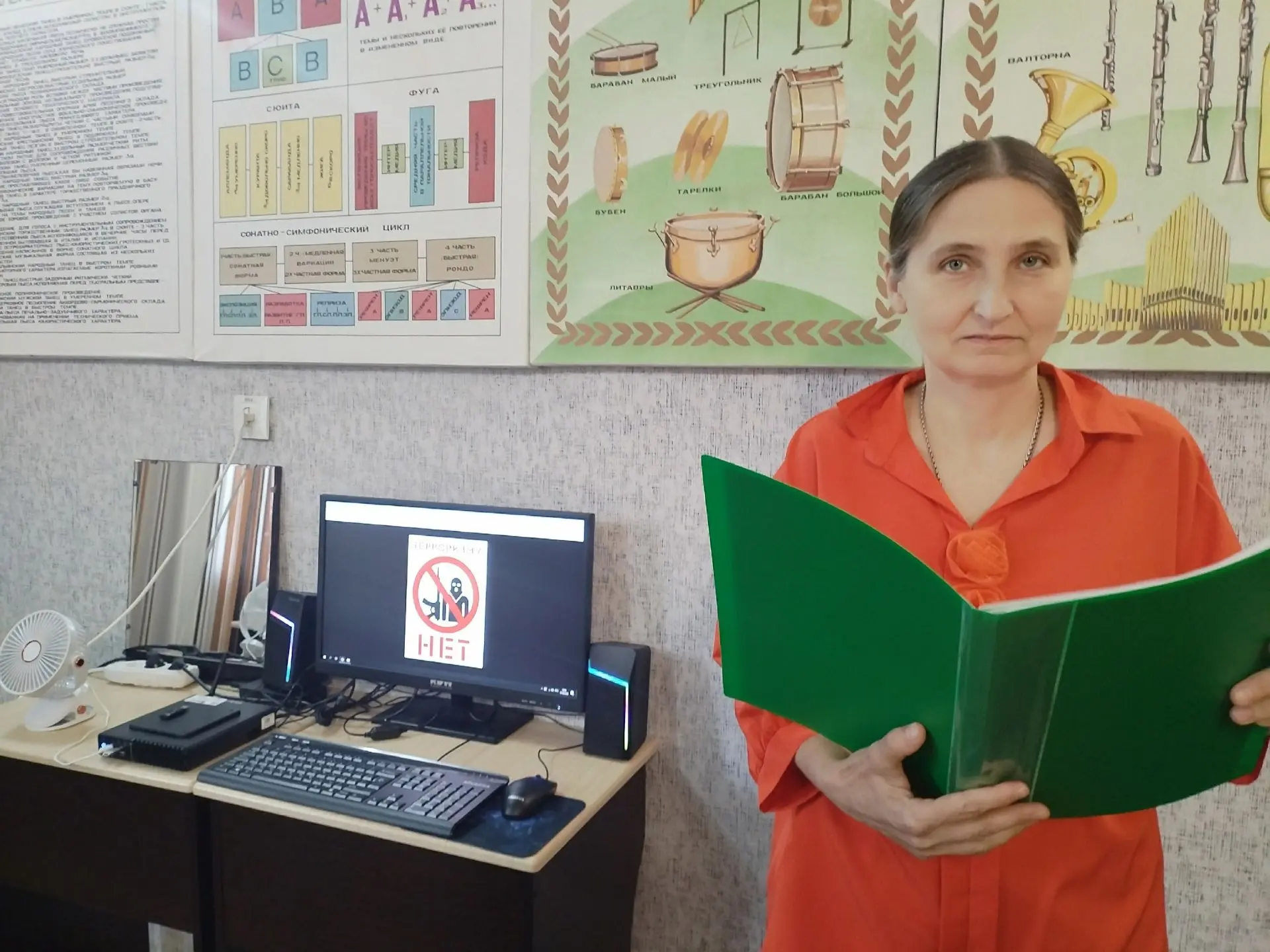 В Кировской детской музыкальной школе был проведен тематический классный час ко Дню сол...