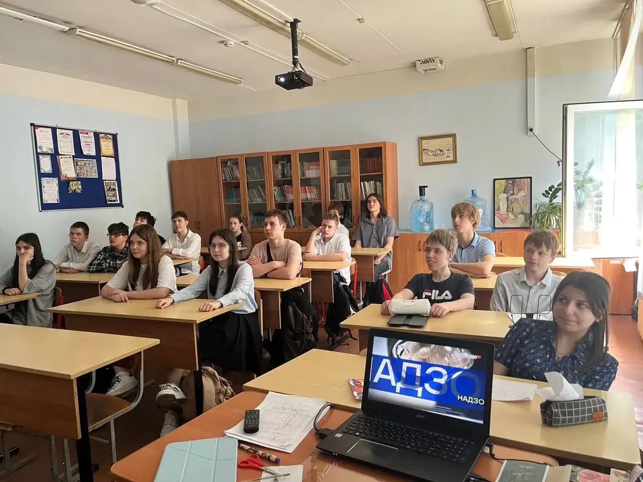 Учащиеся 7-10 классов посмотрели видеоролик, посвященный профилактике вовлечения несовершеннолетних 