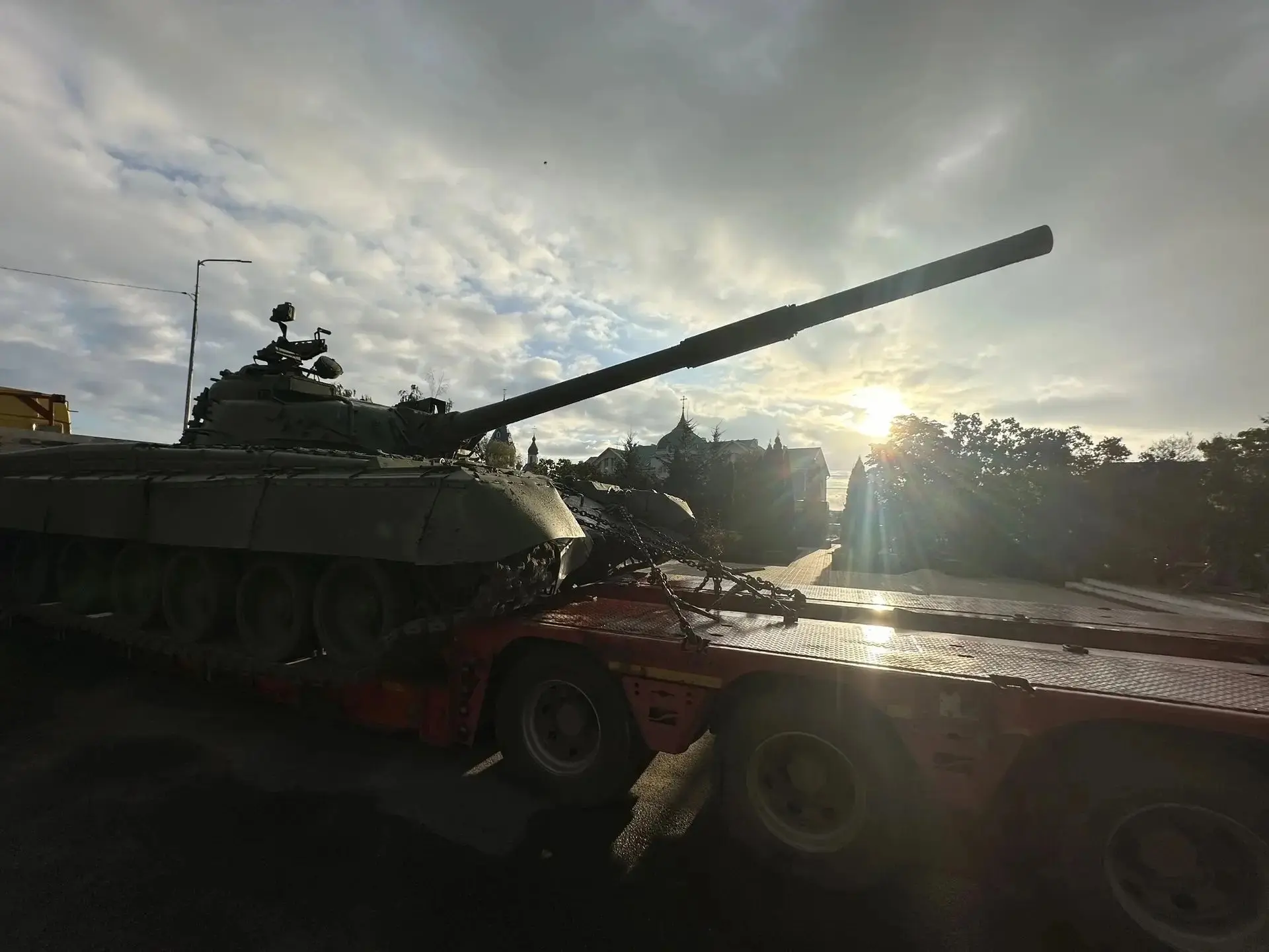 В сквере Покровский посёлка Отрадное появился первый экспонат музея военной техники под...
