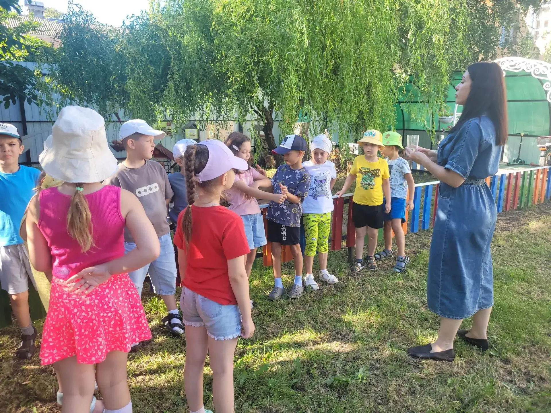 Сегодня воспитанники подготовительной группы совершили увлекательную экскурсию на метео...