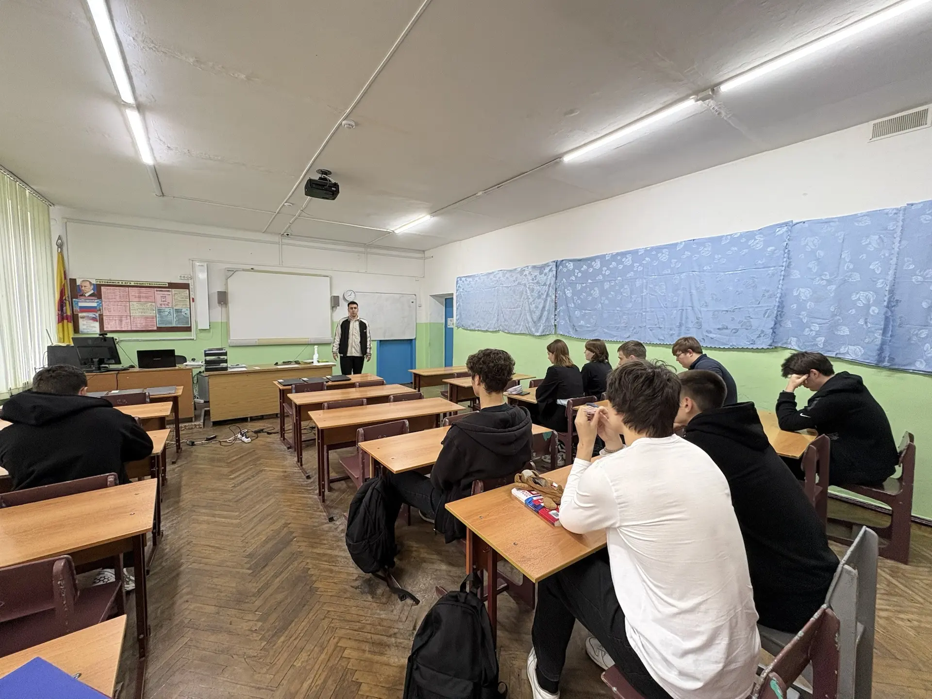 Утро вторника началось с профориентационной встречи студента ДГТУ с 10-11 классами. Ребятам рассказа